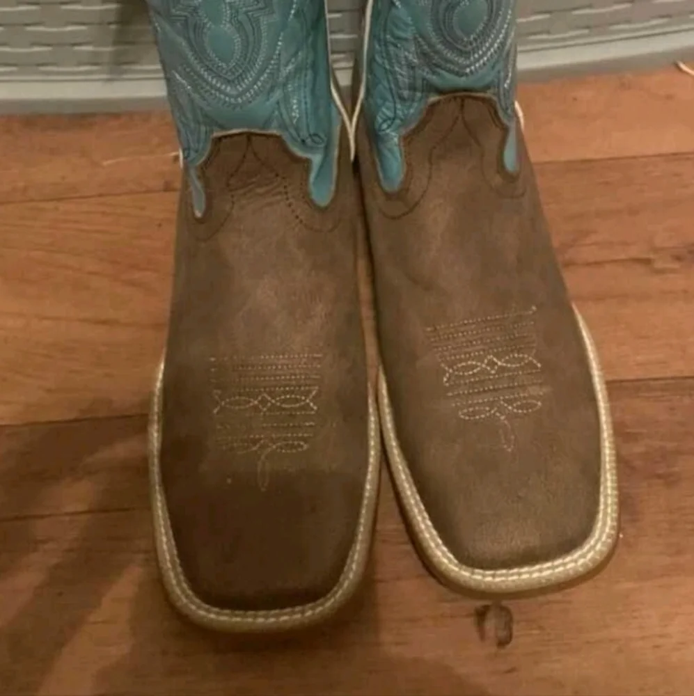 Ariat boots - Picture 1 of 4